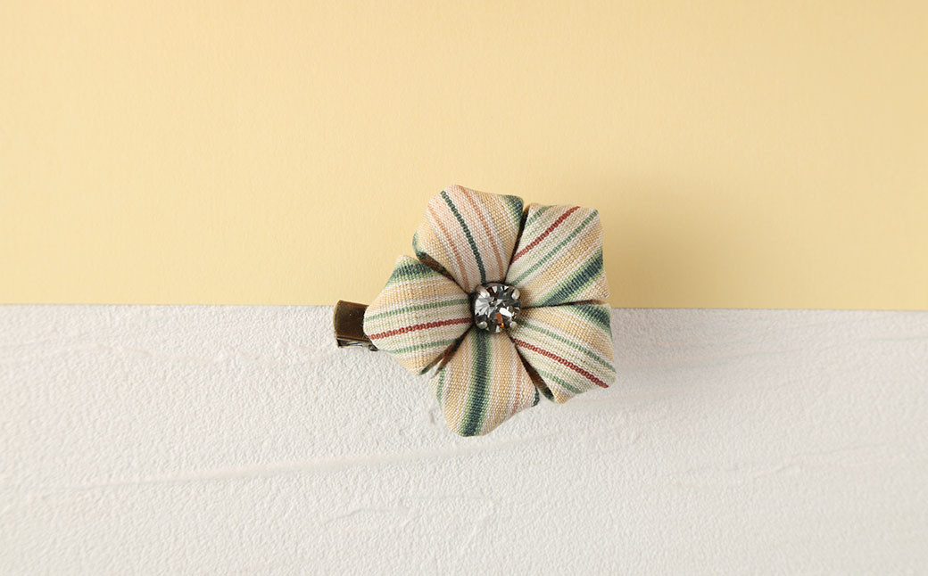 手紡ぎ 手織り 小倉織ー ブローチ 直径約50mm 高さ約20mm 黄系