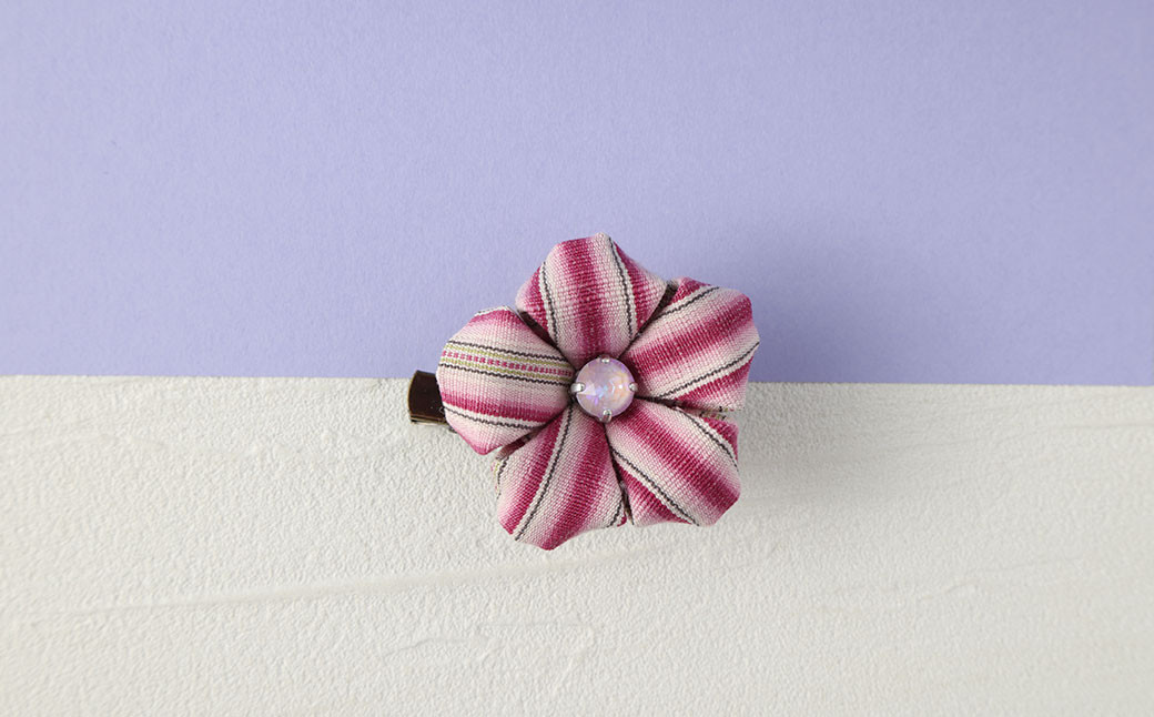 手紡ぎ 手織り 小倉織ー ブローチ 直径約50mm 高さ約20mm ピンク系