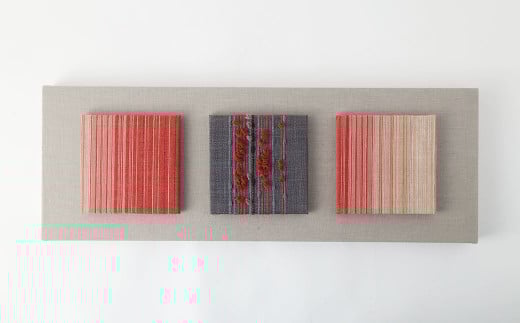 手紡ぎ 手織り 小倉織ー アートパネル 横幅約600mm 縦幅約260mm 高さ約60mm 赤系