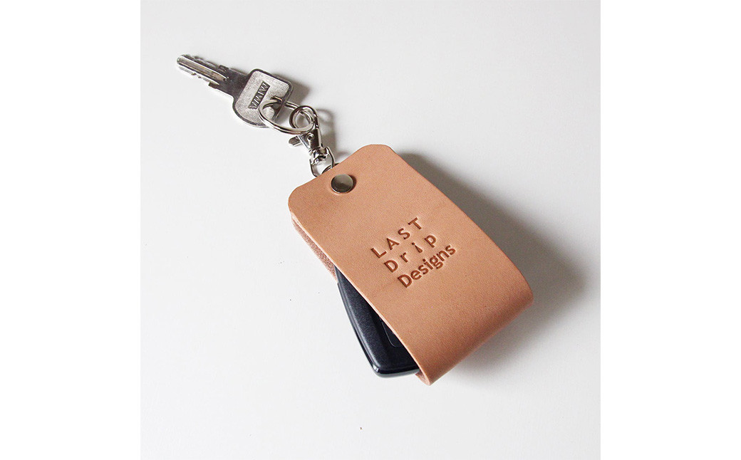 【ヌメ革を楽しむアレンジ自在】 BIGタブキーホルダー 【スマートキー対応】