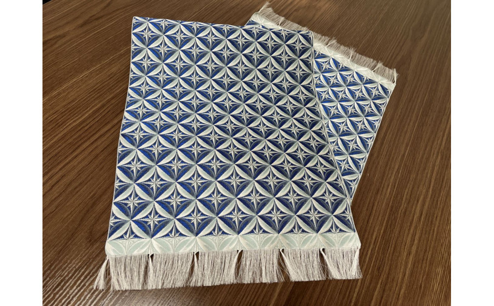 博多織テーブルランナー　切子柄（青）150cm×31cm