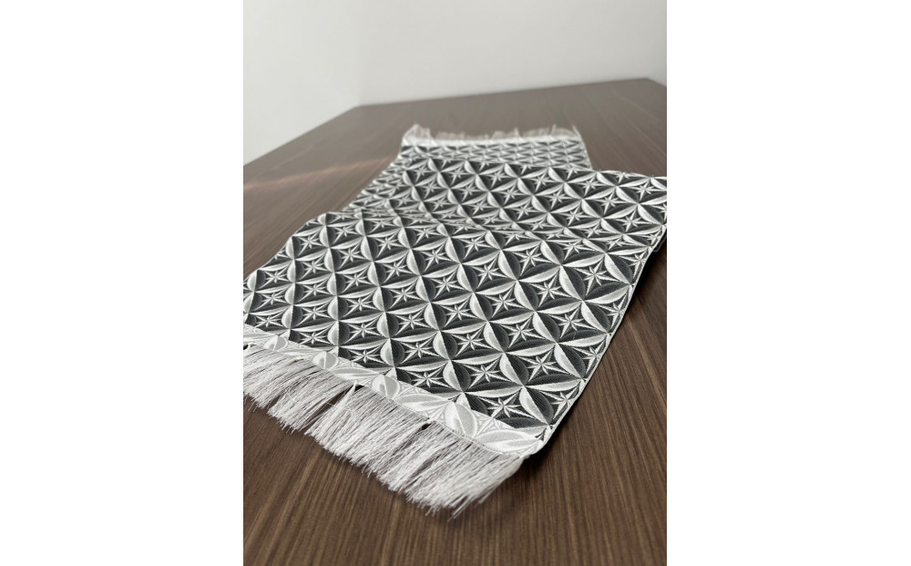 博多織テーブルランナー　切子柄（黒）100cm×31cm