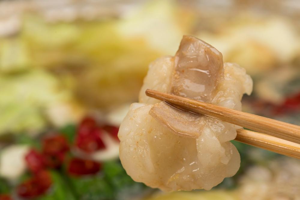 博多天然鯛茶漬け　白ごま・黒ゴマ各2パックと博多もつ鍋（味噌味）セット(3～4人前)