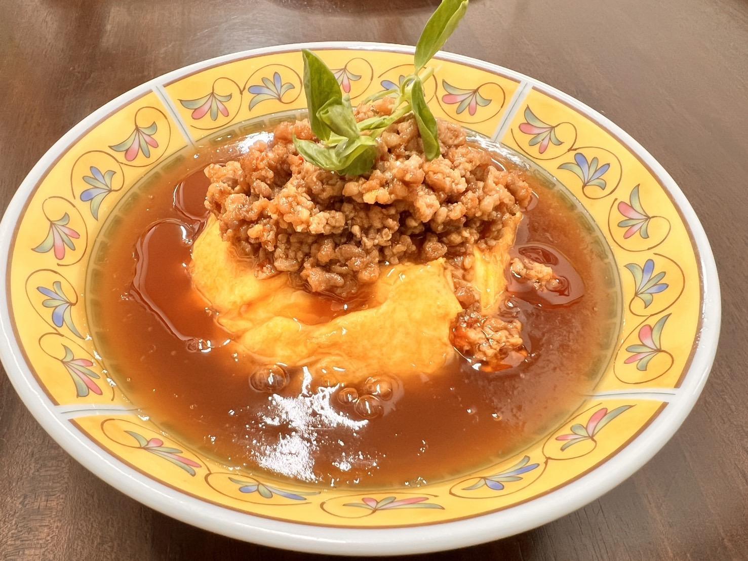 福岡市創業50年の町中華　中国飯店の辛肉味噌天津飯（内容量400ｇ）×3個とピリ辛チキンバー（内容量150ｇ）×1ｐの詰め合わせ