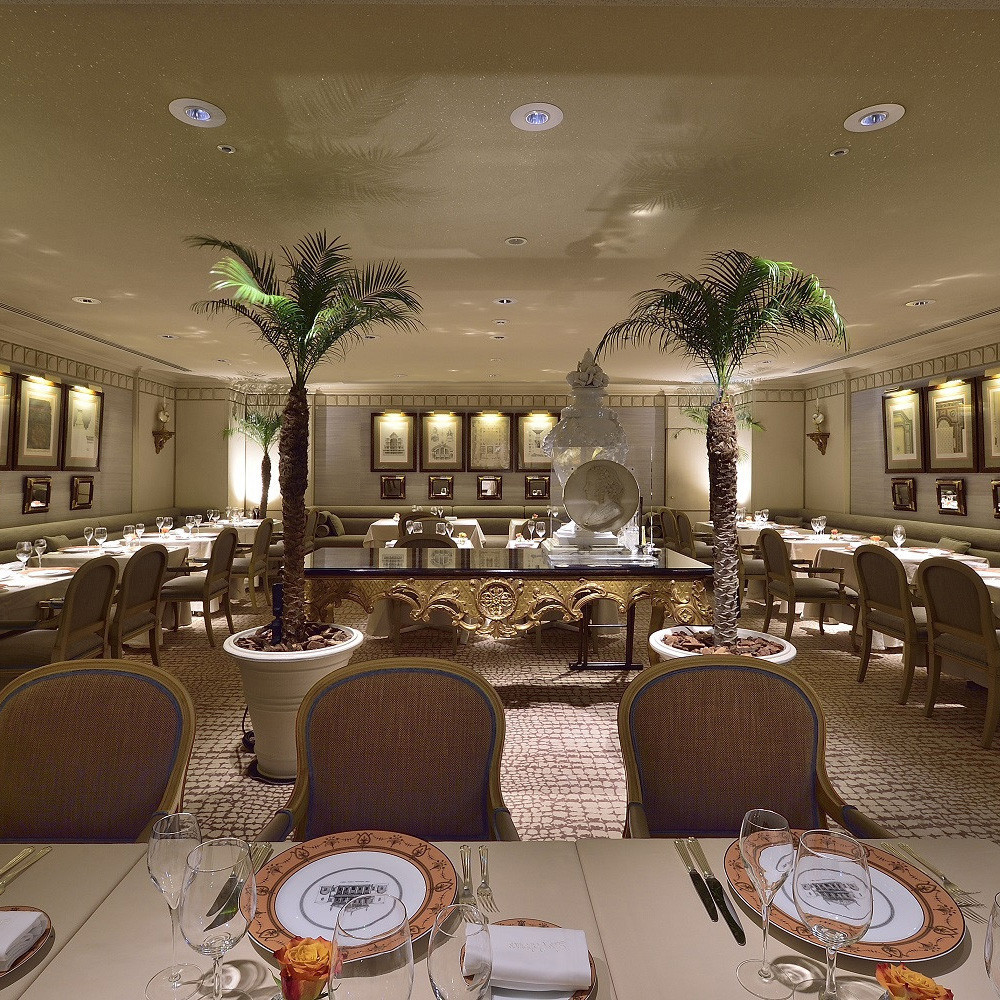 【テーマレストラン「レ・セレブリテ」(ホテル日航福岡)】ペア（2名様）ディナープラン