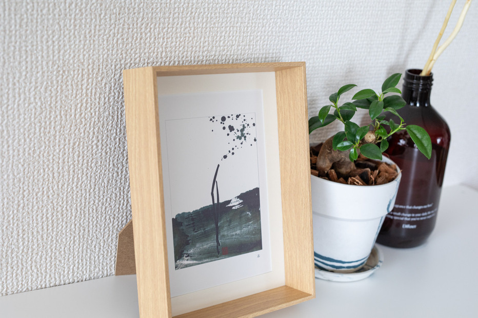 福岡市ゆかりの墨象作品《志》複製品（ポストカードサイズ・額装付き）／「アートのある暮らし」シリーズ「静かなる強さの系譜」より