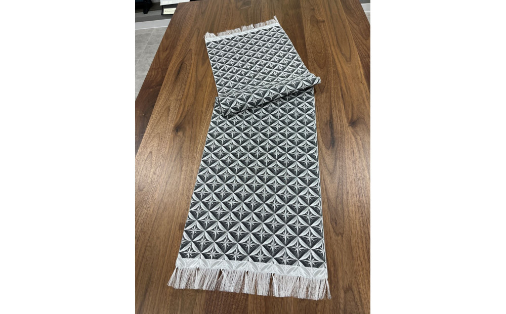 博多織テーブルランナー　切子柄（黒）150cm×31cm