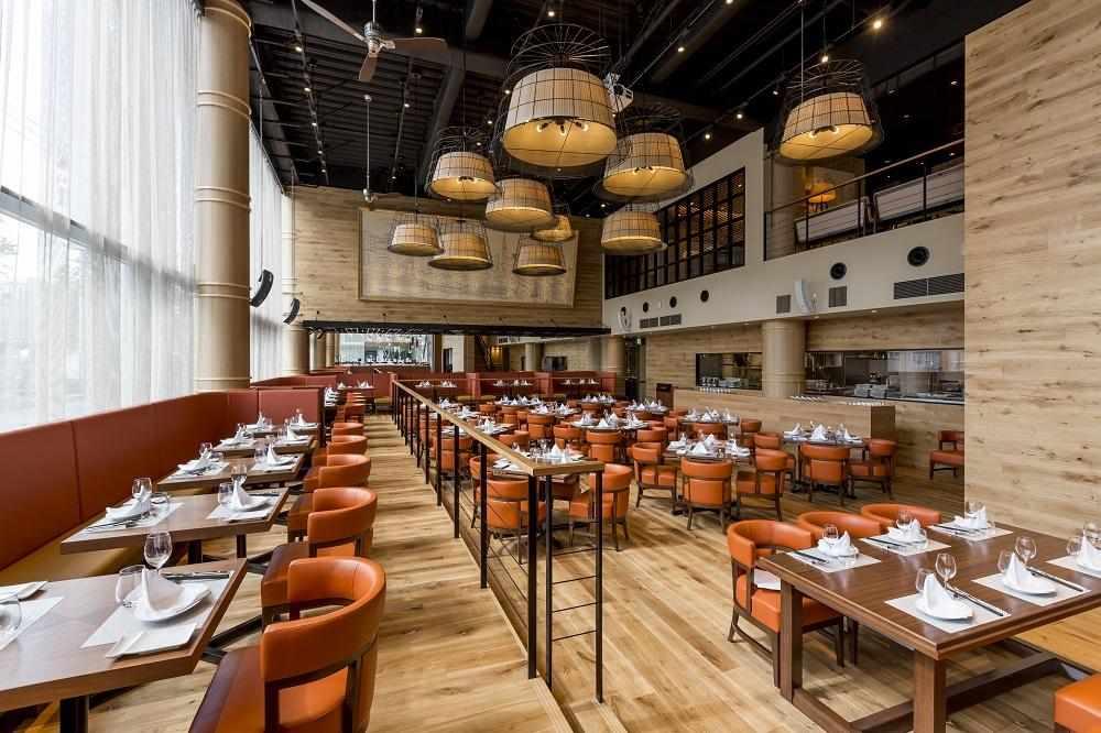 肉や野菜の豪快に炭火で焼くアメリカ料理をベースにした、九州素材の旨味を丸ごと味わえるダイニング 『オン ア ターブル』　のランチペアチケット