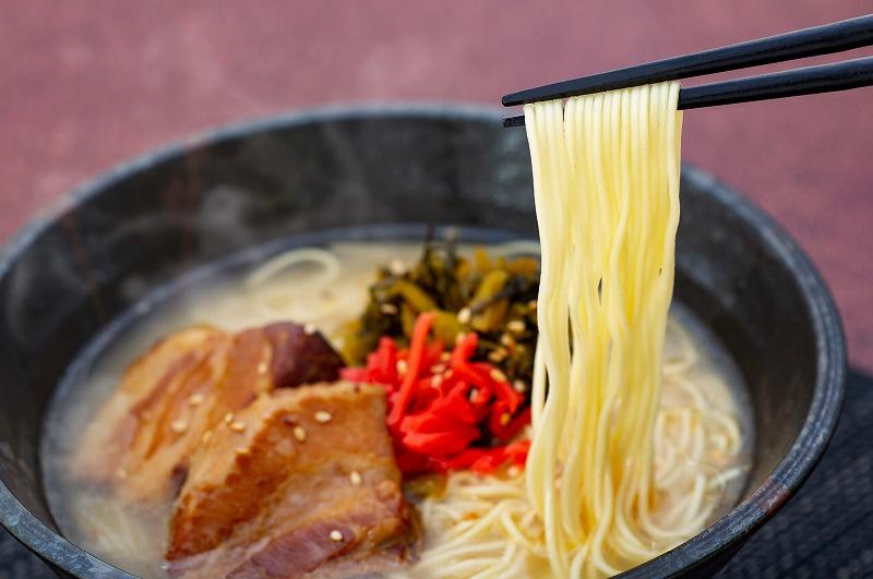 新・厚切り角煮入り博多ラーメン【豚骨ラーメン】