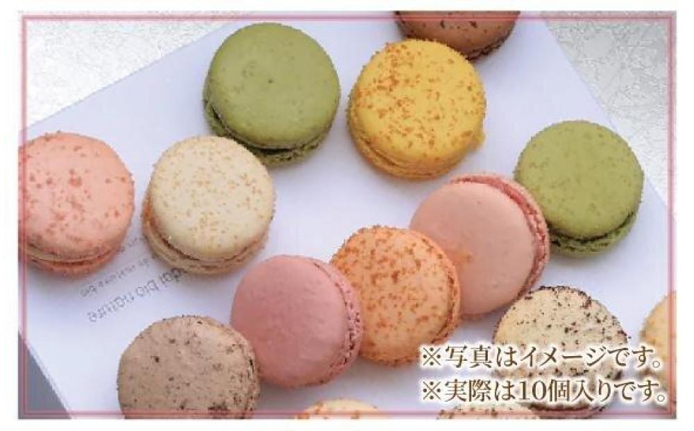 【定期便 3回 毎月お届け】自然派マカロンコフレ・マカロン10個入り全3回お届け／木苺、抹茶、塩キャラメル、ショコラアメール、柚子、ブラッドオレンジ、コーヒーとミルクチョコレート、ピスタチオ、苺ミルク、カシスとグロゼイユ＜福岡市＞