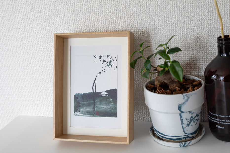 福岡市ゆかりの墨象作品《志》複製品（ポストカードサイズ・額装付き）／「アートのある暮らし」シリーズ「静かなる強さの系譜」より