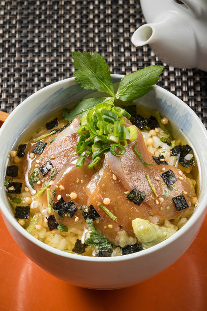 博多製造　”ふぐざんまい”(刺身、たたき、一夜干し、唐揚げ、鍋用切身、茶漬け）