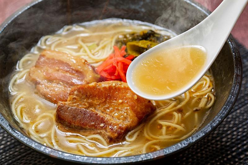 新・厚切り角煮入り博多ラーメン【豚骨ラーメン】