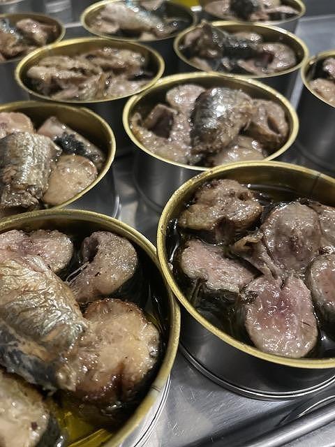 【福岡市】レストラン手作り　牡蠣・イワシの炭火焼オイル漬け缶詰　4缶セット