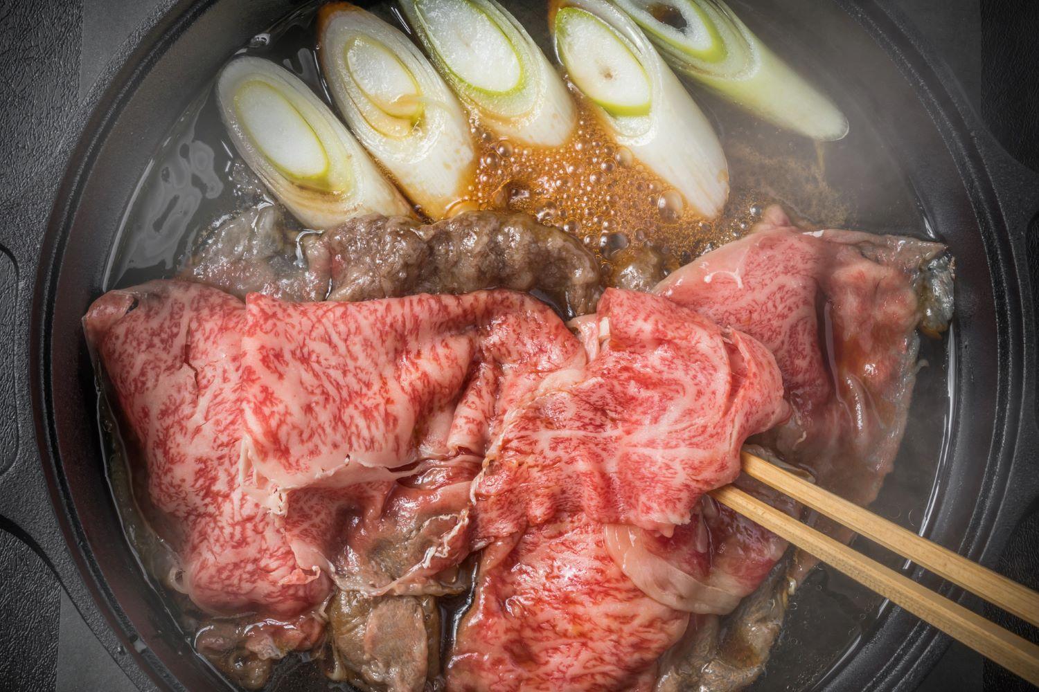 【全3回定期便】博多和牛しゃぶしゃぶすき焼き用 400ｇ（肩ロース肉・モモ肉・ウデ肉のいずれか）【厳選部位】