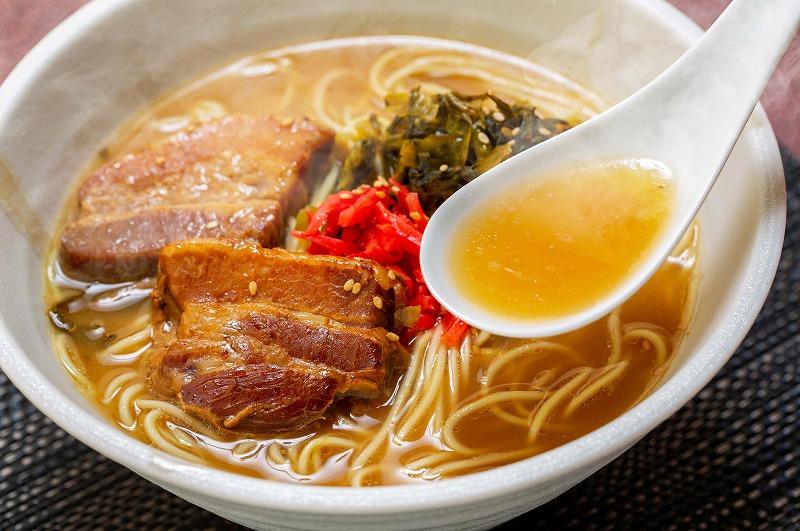 新・厚切り角煮入り博多ラーメン【豚骨ラーメン】