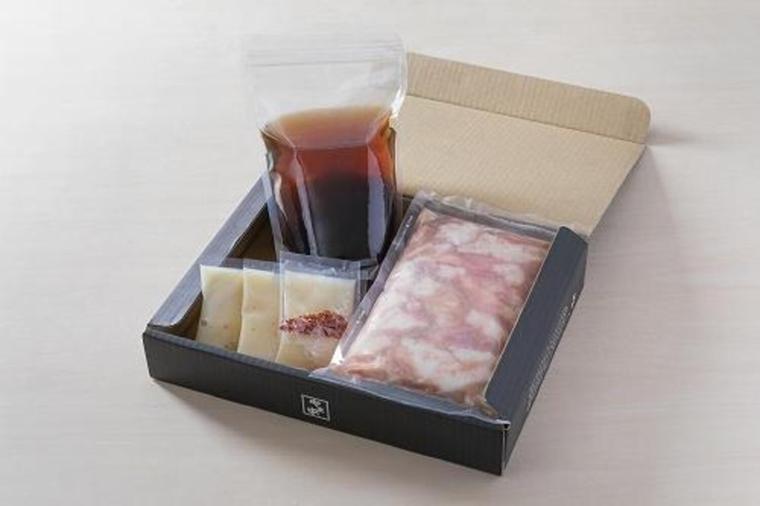 【定期便全6回】【博多もつ鍋やま中】もつ鍋しょうゆ味（3～4人前）