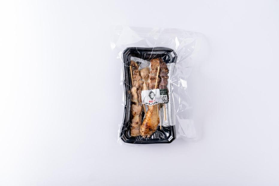 博多居酒屋のんちゃん人気メニューセット(焼き鳥詰め合わせ(8本セット)、焼餃子(10個入り)、とん足(150g)、焼きラーメン(350g) 各1パック)