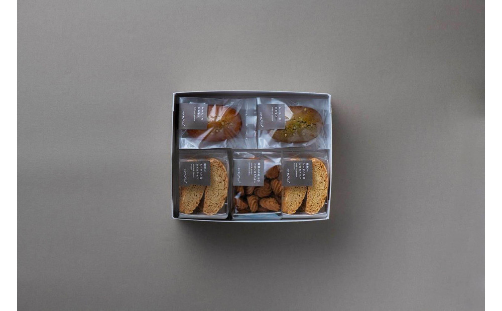 蕎麦のお八つ箱・小　　おやつ7個セット（福岡市内製造）