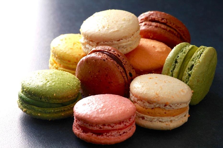 【グルテンフリー】マカロン詰め合わせ10個入り／木苺、抹茶、塩キャラメル、ショコラアメール、柚子、ブラッドオレンジ、コーヒーとミルクチョコレート、ピスタチオ、苺ミルク、カシスとグロゼイユ＜福岡市＞