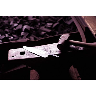 【刀匠四郎國光一門】工房で包丁づくり体験《2名様》