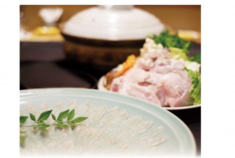 「そう馬」のとらふぐセット_そう馬 とらふぐ セット とらふぐあら とらふぐてっさ とらふぐ皮 ねぎ もみじおろし ポン酢 ふぐ刺し ちり鍋 ふぐ鍋 おつまみ 鍋 海鮮鍋 魚介類 食品 ふぐ 高級魚 冷蔵 お取り寄せ お取り寄グルメ 送料無料 福岡県 久留米市_Cs314