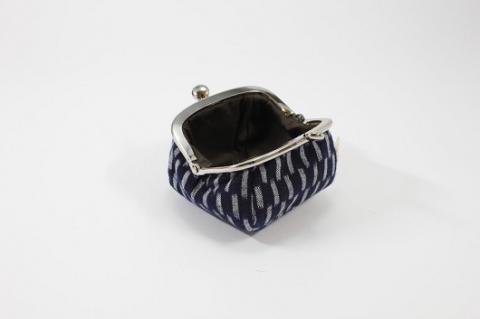 久留米絣　福ふくがま口財布　（紺　あられ）