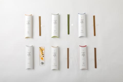 寧ギフト_高級 線香 ギフト 5種 空海 天成 松林 白檀 鴻臚館 乳香 ガラス 陶器製 香立て 使いやすい 安らか のんびり 香り 就寝前 リラックス 移り香 玄関 おもてなし 天然 香料 香木 お供え 供養 くつろぎ 贈り物 日本製 スティック 沈香 乳香 お取り寄せ 送料無料_Qc009