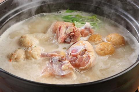 福岡ブランド「はかた地どり」 水炊きセット（2～3人前）_はかた地どり 水炊き セット 2 ～ 3人前 スープ ぶつ切り つみれ 肉だんご 橙ぽん酢 簡単 簡単調理 福岡ブランド 本場 歯切れが良い 旨み 厳選 鶏ガラスープ 鶏肉 冷凍 肉 コラーゲン お取り寄せ お取り寄せグルメ 食品 加工食品 福岡県 久留米市 送料無料_Cn009