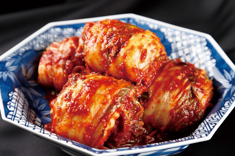 白菜（甘口・辛口）キムチ2種類セット_キムチ 甘口 辛口 2種類セット 各340g 白菜 うま極辛キムチ あまあまキムチ ヤンニョム ミネラル 石垣の塩 健康促進 整腸作用 免疫力 酒の肴 おつまみ ご飯のお供 食品 加工品 グルメ 冷蔵 贈答用 熨斗対応可 お取り寄せ 福岡県 久留米市 送料無料_Ca113