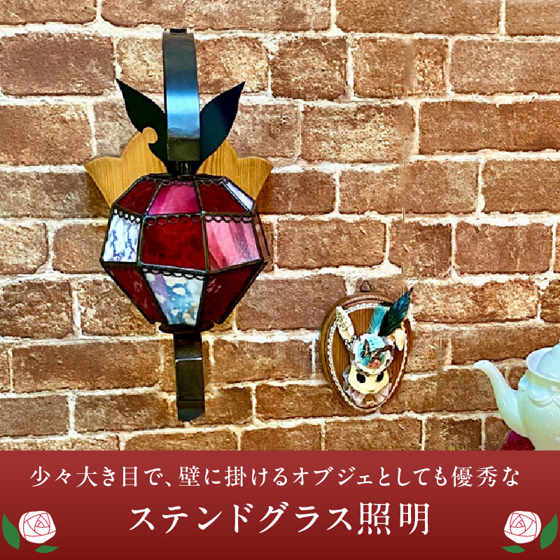 ステンドグラス 林檎のブラケットライト 『 Crazy Apple / クレイジーアップル 』_ステンドグラス 林檎 ブラケットライト ライト LED対応 おしゃれ 照明 灯り ハンドメイド ランプベース アイアン パイン材 玄関ホール 大きめ オブジェ プレゼント 福岡県 久留米市 お取り寄せ 送料無料_Qb029