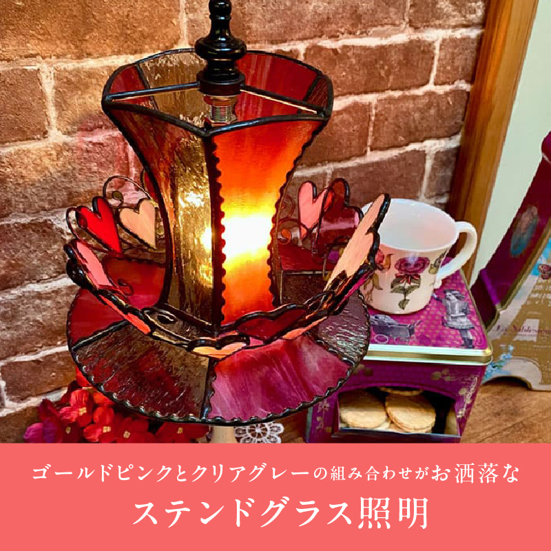 ステンドグラス 赤いシルクハットのテーブルランプ 『 Trick Heart / トリックハート 』_ステンドグラス 赤 シルクハット型 テーブルランプ ライト LED対応 おしゃれ 照明 灯り ハンドメイド ハート キュート ゴールドピンク クリアグレー シック ベッドサイド プレゼント 福岡県 久留米市 お取り寄せ 送料無料_Qb031