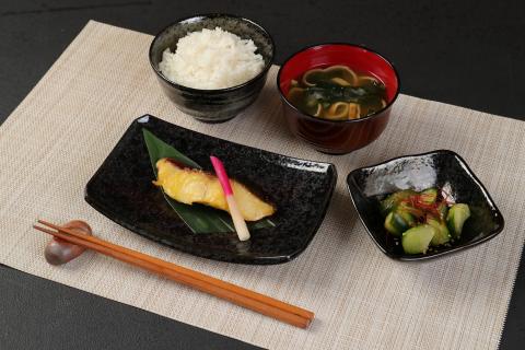 銀ダラ西京漬け　10枚_銀ダラ 西京漬け 10枚 銀鱈 西京漬け 70g × 10枚 計 700g 真空 個包装 小分け 便利 簡単調理 福岡県産 九州味噌 おかず おつまみ 魚 漬け魚 冷凍 加工品 惣菜 お取り寄せ お取り寄せグルメ 久留米市 送料無料_Cs313