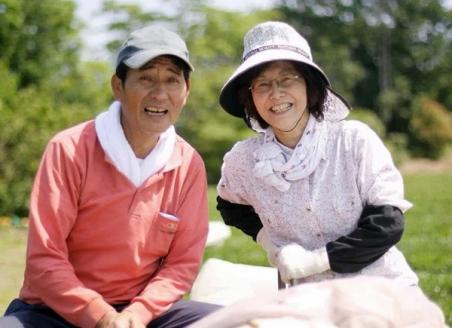 極上煎茶 最高峰 三十四代 太郎五郎久家茶園 100g×3袋_極上煎茶 最高峰 三十四代 太郎五郎久家茶園 100ｇ × 3袋 ふくよか 味わい くつろぎ 露地栽培 職人 味 こだわり 深い コク 濃厚 甘み 600年 歴史 カテキン ポリフェノール お茶 日本茶 煎茶 緑茶 お取り寄せ ご当地茶 福岡県 久留米市 送料無料_Ex205