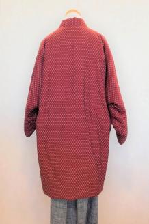 久留米織 綿入りはんてん女性用（ドビー織あられ柄）フリーサイズ/M～L_はんてん ちゃんちゃんこ 女性用 婦人用 フリーサイズ M ～ L 長袖 久留米織 綿入りはんてん ドビー織 あられ柄 エンジ色 和服 部屋着 防寒着 あたたかい 冬 ファッション ふっくら しなやか 着心地の良さ レディース 福岡県 久留米市 お取り寄せ 送料無料_Qf003