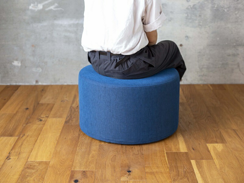 【選べるカラー】ROUND STOOL （ラウンドスツール）直径61cm 　色々な使い方で楽しめる　 1人掛け用 スツール_ROUND 61 Class I 国産 ソファ オリジナル 1人掛け サイドテーブル 鞄置き ブランド スツール 丸 腰掛 フッ素コーティング おしゃれ 椅子 家具 リビング 株式会社 ヌースプロジェクツ 福岡県 久留米市 送料無料_Qd016