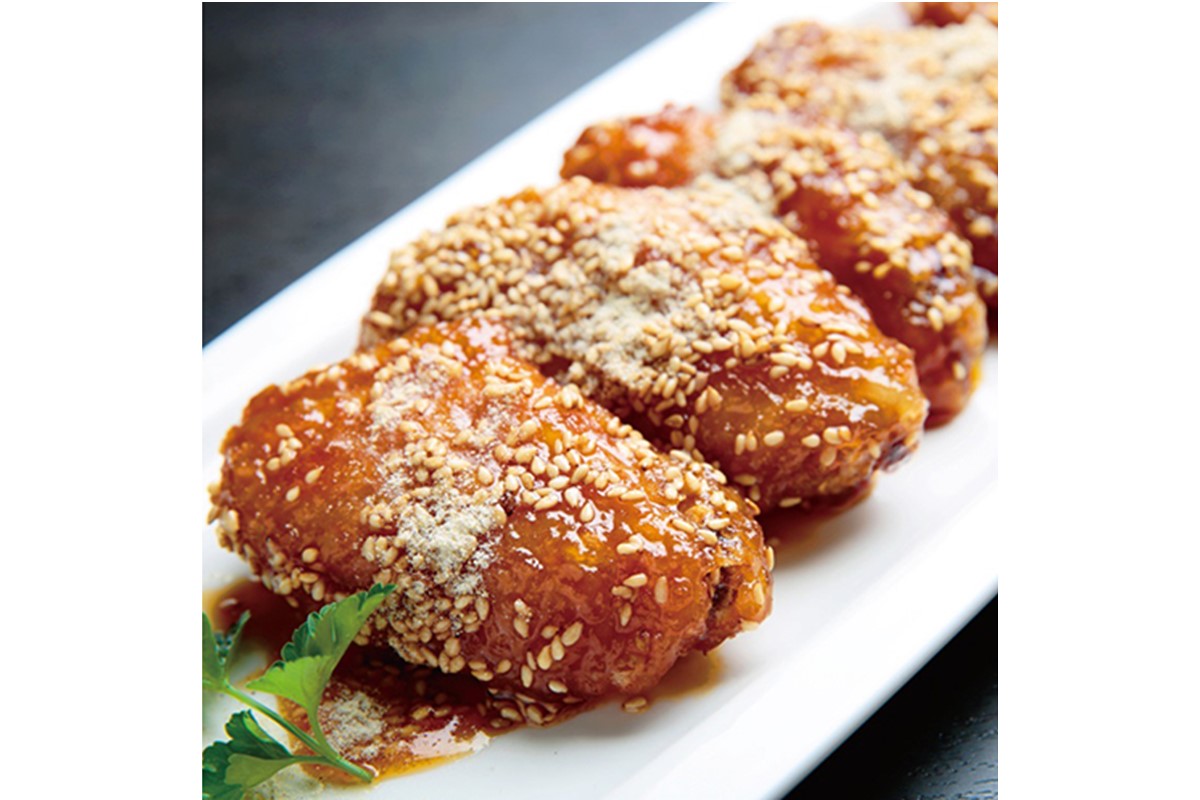 【C8-016】九州産黒毛和牛もつ鍋（醤油）3～4人前 やみつき手羽から付