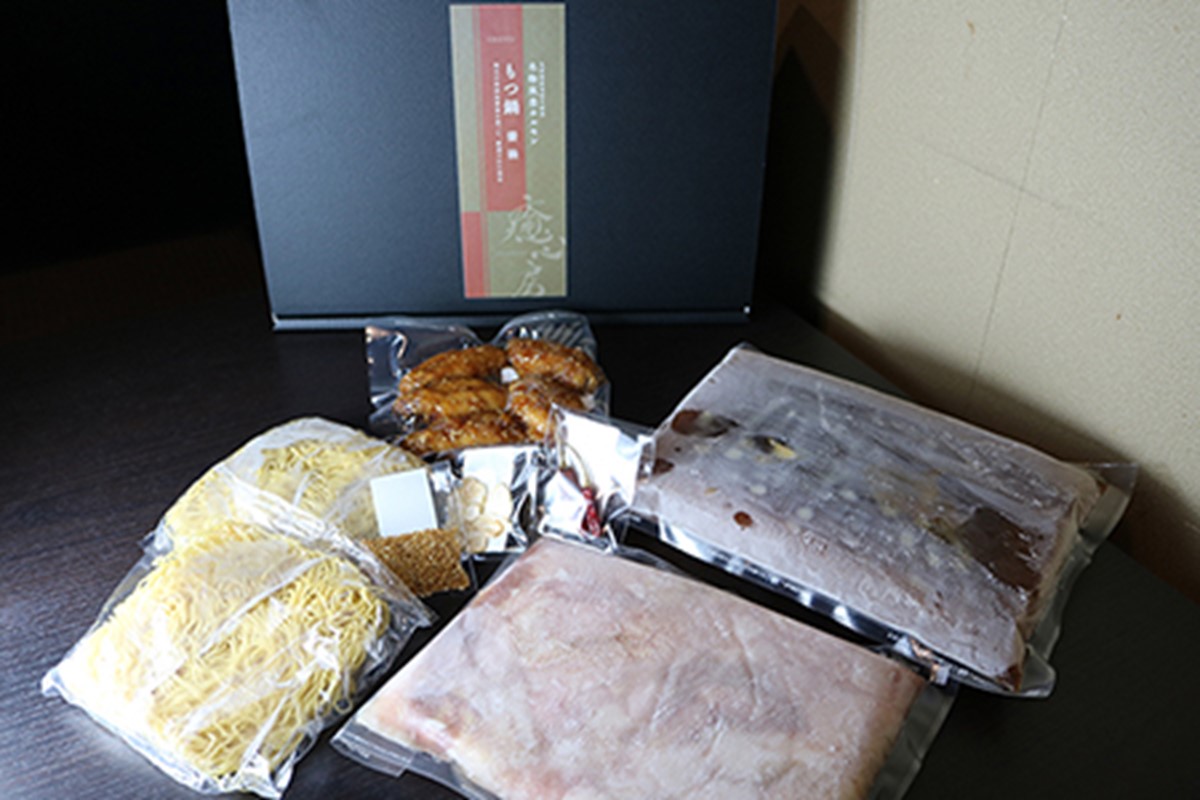 【C8-016】九州産黒毛和牛もつ鍋（醤油）3～4人前 やみつき手羽から付