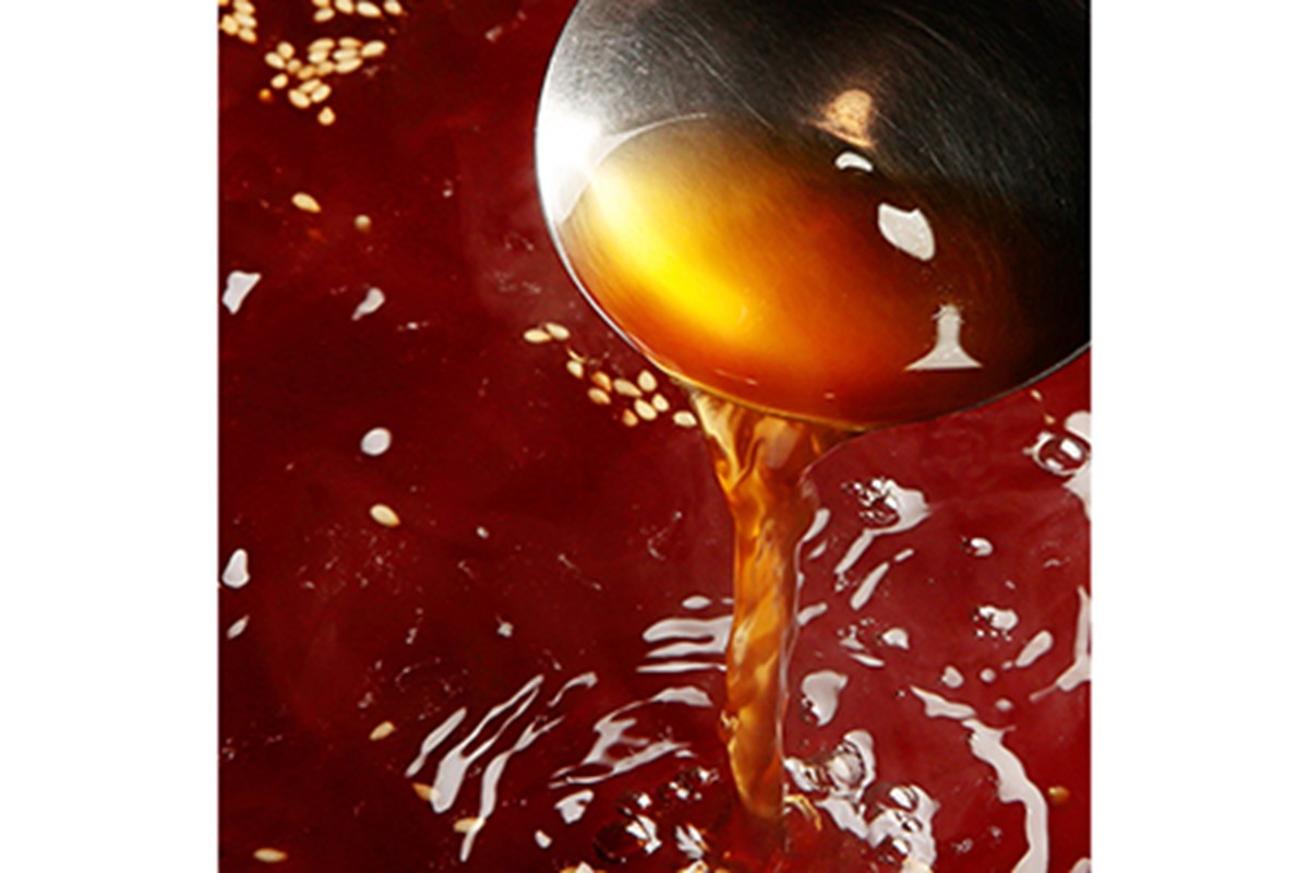 【C8-016】九州産黒毛和牛もつ鍋（醤油）3～4人前 やみつき手羽から付