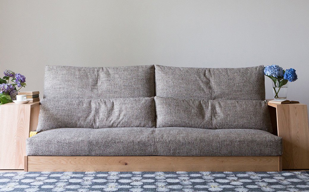 天然木のサイドテーブル/ウォールナット材またはオーク材【HIRASHIMA】 LIBERIA PLUS Side Table 025 受注生産