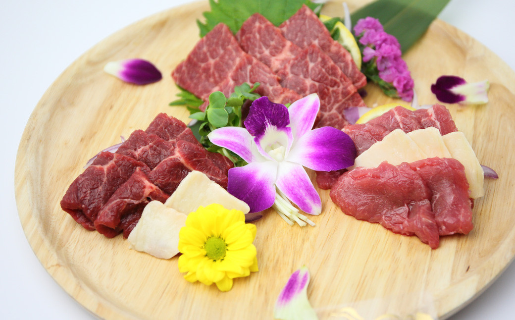 【4回定期便】 黒毛和牛 と 馬刺し の 『おもさん(充実)』 定期便 ステーキ 焼肉