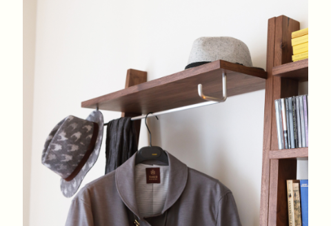 天然木ハンガー、コートハンガー/ウォールナット材またはオーク材【HIRASHIMA SCALA Hanger 070】受注生産
