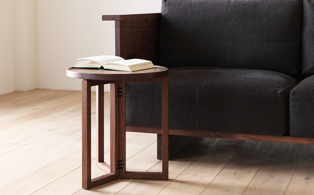 【受注生産】職人が一点一点丁寧に仕上げた美しい天然木の リビング テーブル 。並べても、それぞれ単体でもお使いいただけます。HIRASHIMA SPAGO Circle Table 042 2set