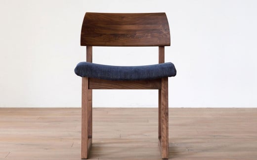 天然木 の上質な手触りと柔らかなかけ心地 ダイニングチェア / ウォールナット材 または オーク材【HIRASHIMA】 ELEVATO Side Chair ファブリック 受注生産