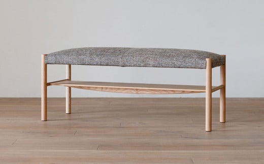 【受注生産】職人が一点一点丁寧に仕上げた優しい手触りが際立つ天然木の カバーリング ベンチ 。HIRASHIMA TIPO Bench 112 (張地ファブリック)