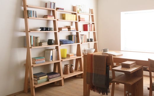 【受注生産】職人が一点一点丁寧に仕上げた、美しい天然木の シェルフ 。並べても、単体でもレイアウトを選ばず自由にお使いいただけます。HIRASHIMA SCALA Shelf 084 3 set