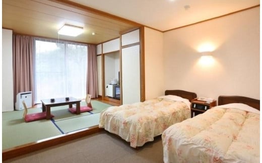 くつろぎの森　グリーンピア八女　平日限定「四季彩宿泊プラン」ペア宿泊券（１泊２食付） 