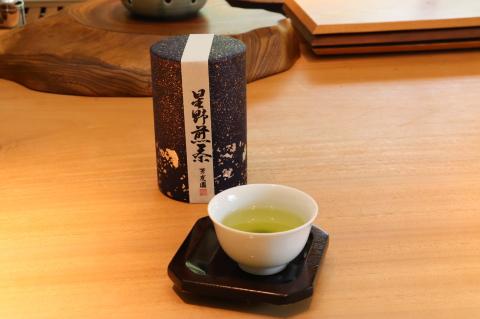 八女　煎茶缶入り