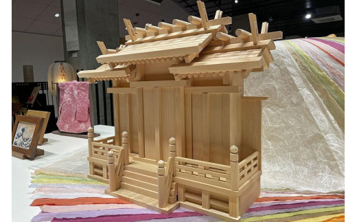 【受注生産品】仏壇職人がつくる神棚 屋根違い三社型