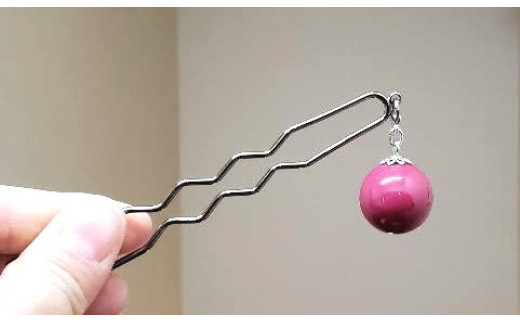 【ギフト用】【本漆塗】ゆれる漆玉かんざし(ピンク)・ペンダント両用タイプ(ペンダントコード付き)お洒落の幅が広がり日本の伝統工芸をお楽しみください